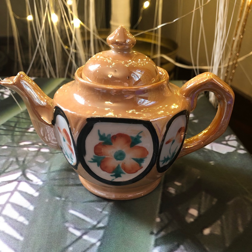 Japan Lusterware teapot bone china